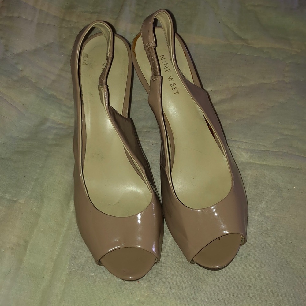 Nude patent peel toe pumps